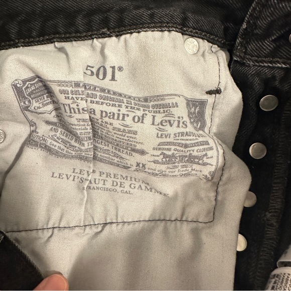 Levi’s 501’s Black High- Rise Denim Cutoff Shorts Distressed Hem Size 27 Women’s - Picture 13 of 13